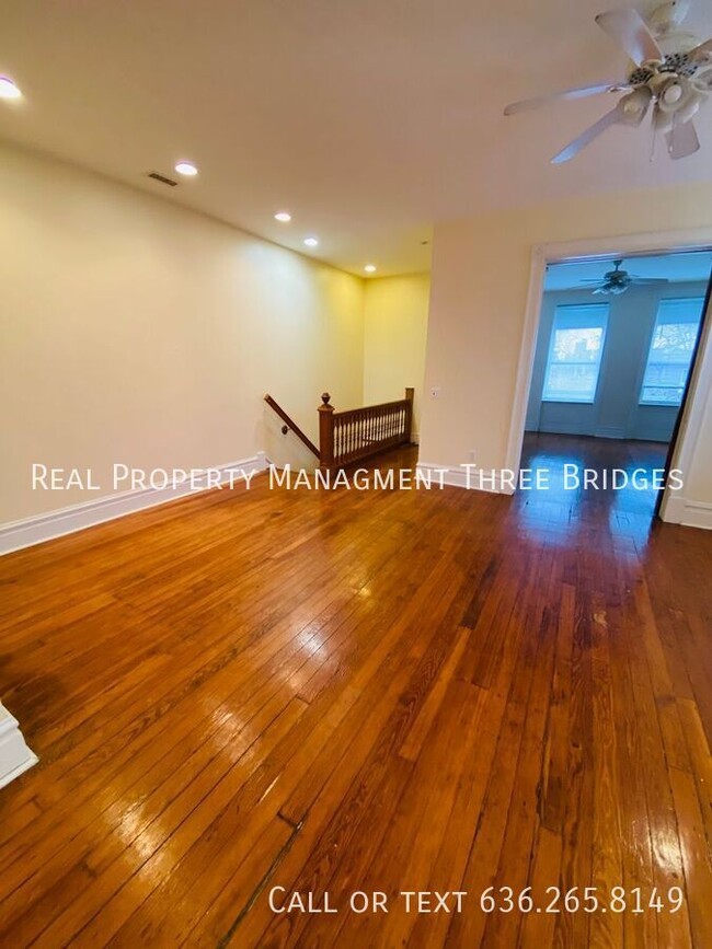 Building Photo - Soulard 2-Bedroom Upstairs Apartment