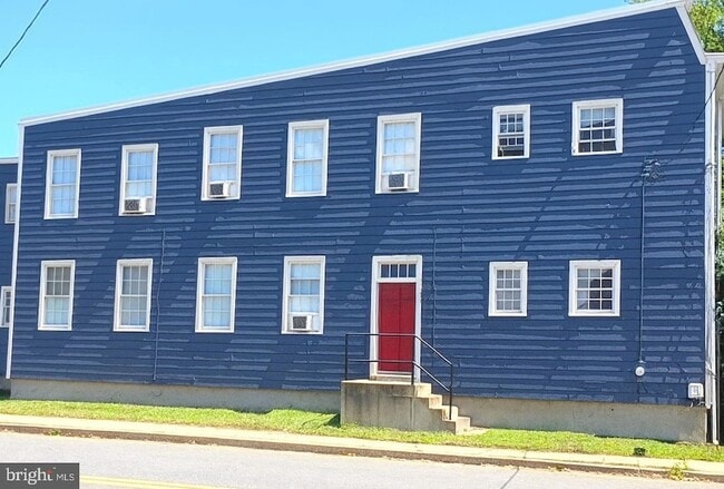 Primary Photo - 301 West St