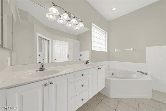 Building Photo - 28327 Hidden Lake Dr