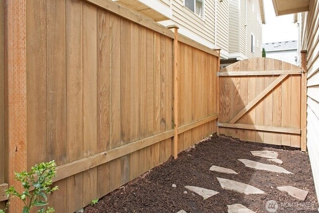 Building Photo - 1027 NE 123rd St