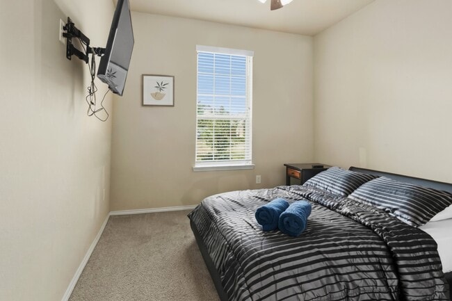 Building Photo - 7006 Whitlow Wonder Ln