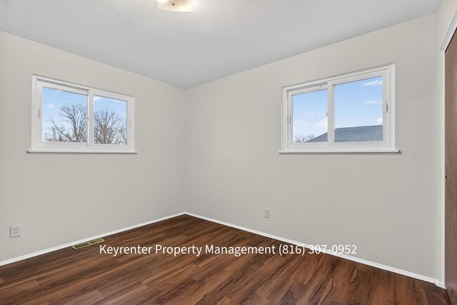 Building Photo - Spacious Florissant Home with Finished Basement & Bar