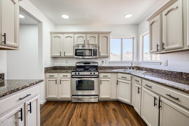 Building Photo - 7600 Plaza Redonda Dr