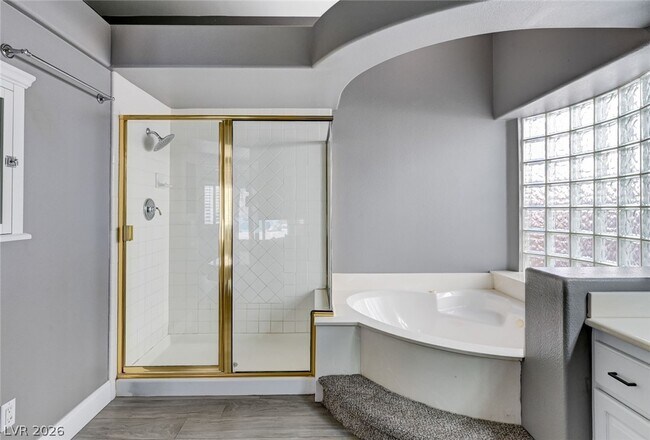 Building Photo - 3800 Beacon Point St