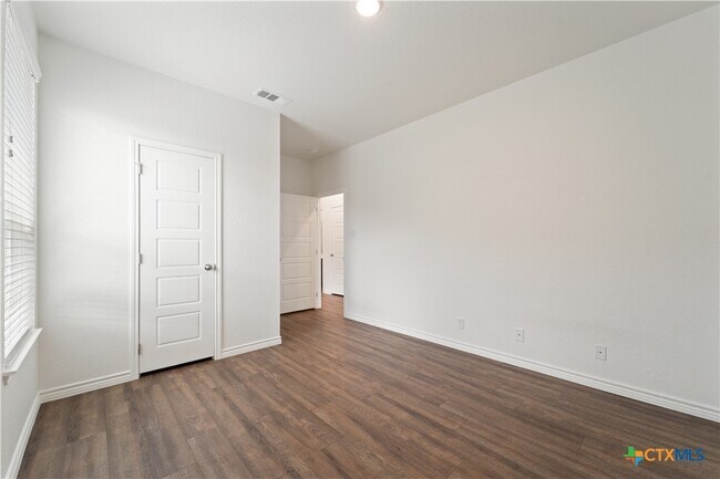 Building Photo - 1110 Carlsberg Dr