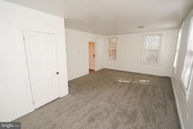Building Photo - 611 Locust St