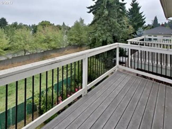 Building Photo - Prime Location, Overlook Townhome!