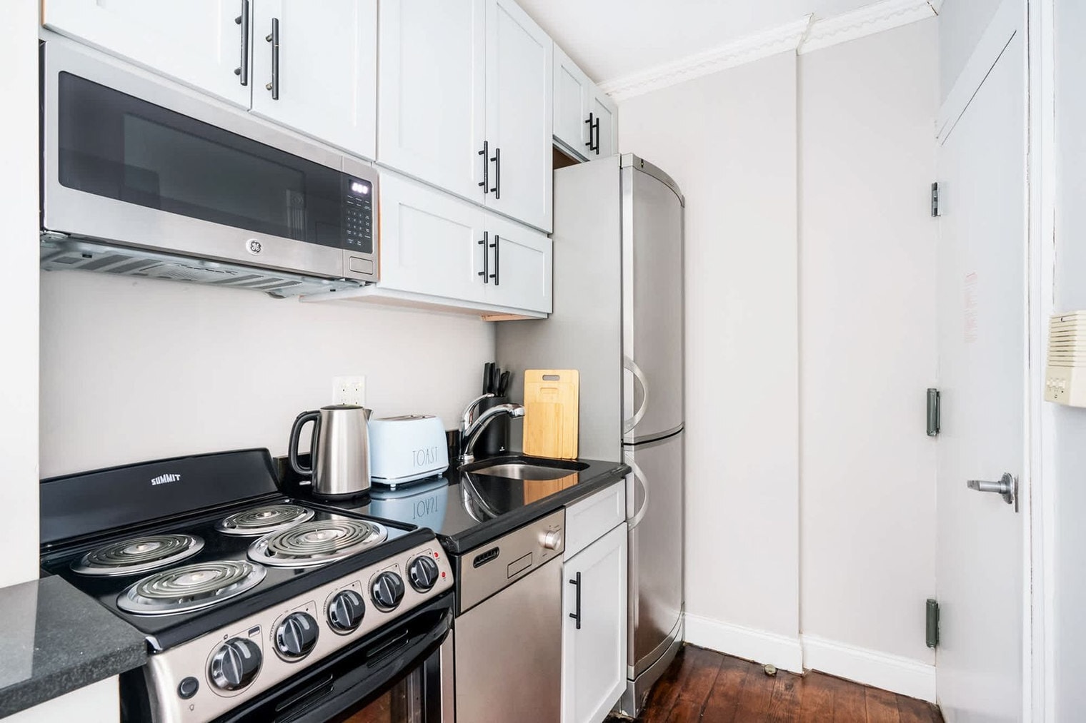 Building Photo - 234 Mott St