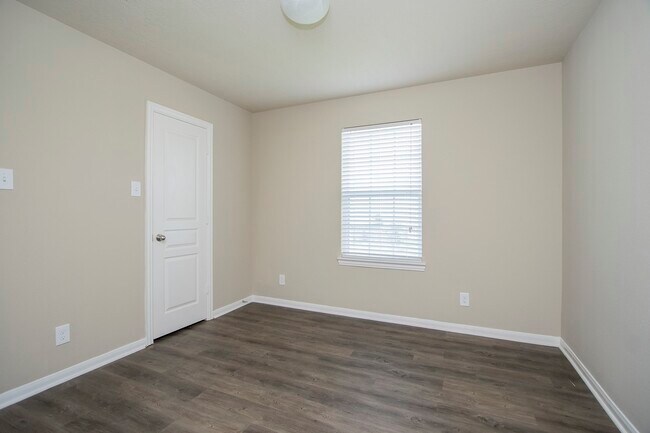 Building Photo - 2209 Onyx Ct
