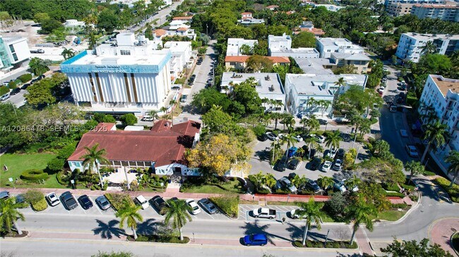 Building Photo - 2418 Flamingo Dr