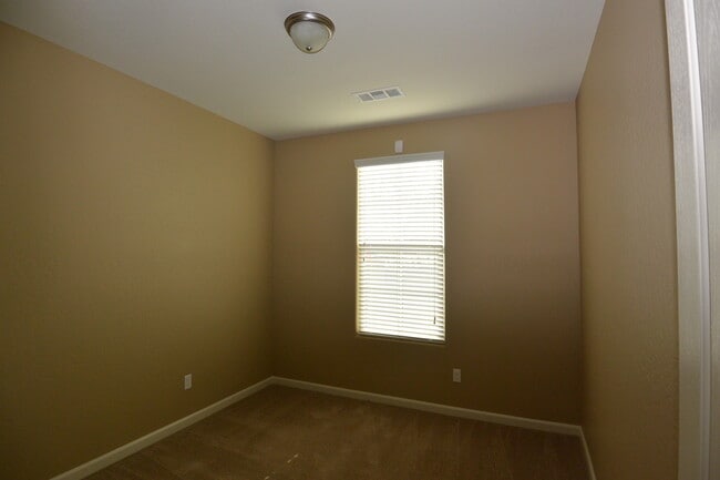 Building Photo - 6250 W Vine Ave