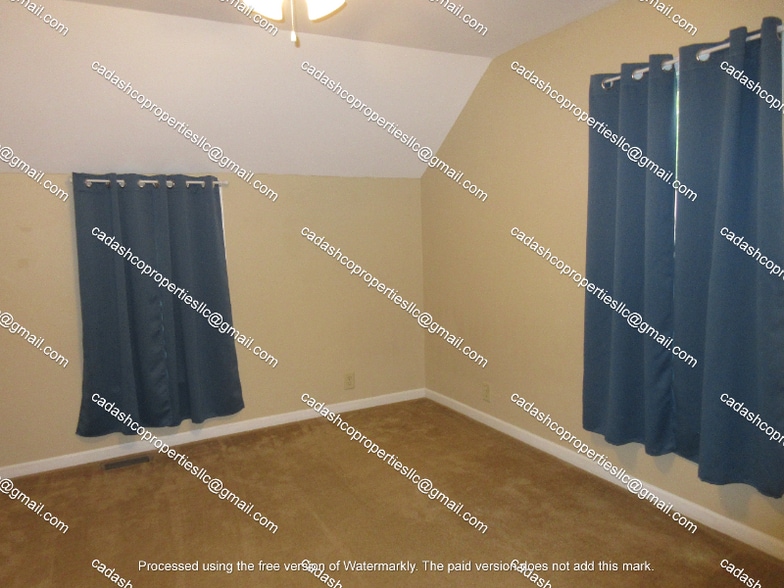 Building Photo - 206 W Poplar St