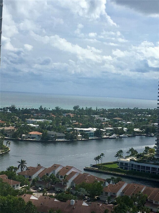 Building Photo - 21055 Yacht Club Dr