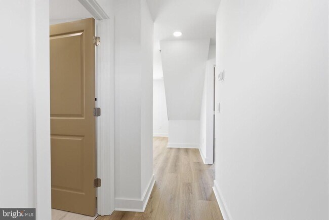 Building Photo - 25 Autumn Ln