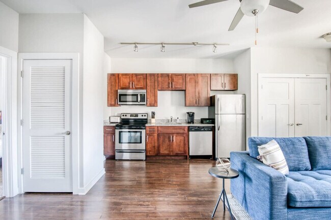 Building Photo - 1016 18th Ave S