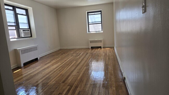 Building Photo - 165 Vroom St