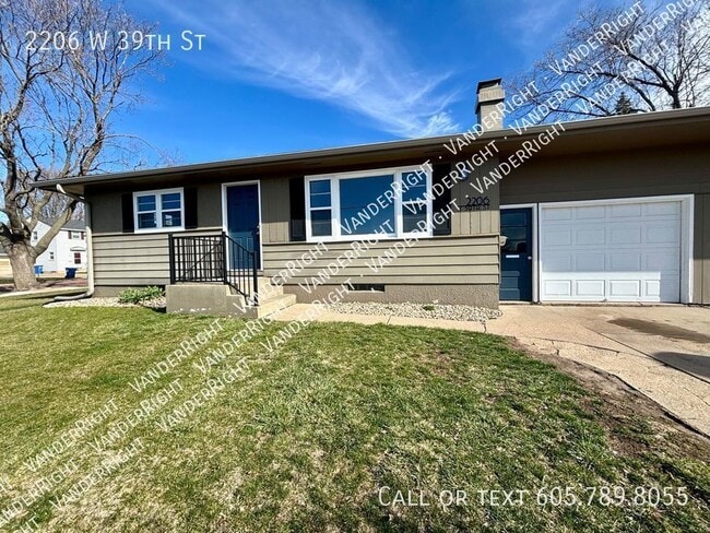 Building Photo - 2206 W 39th St