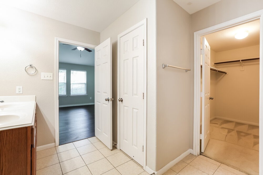 Building Photo - 21519 Kings Bend Dr