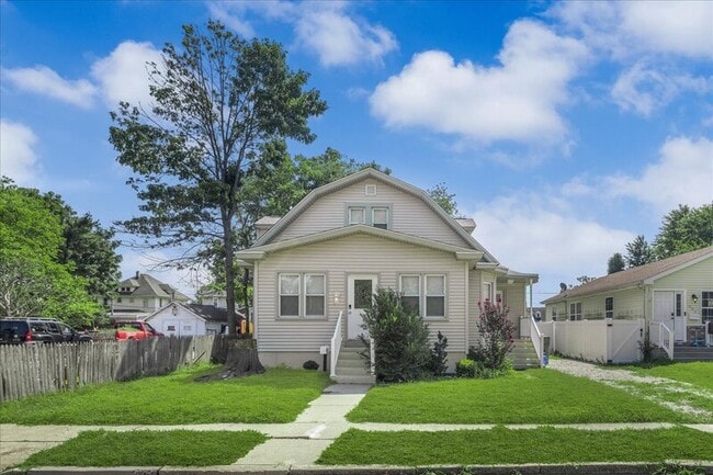 Primary Photo - 545 Nassau Ave
