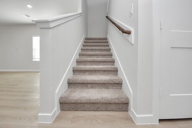 Building Photo - 473 Shoreview Dr