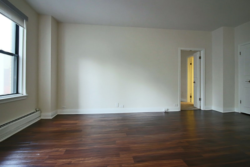 Building Photo - 210 E Chestnut St