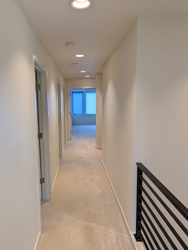Building Photo - Stunning Modern Home in South Burlingame -...