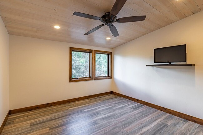 Building Photo - Ranch home in Kamas