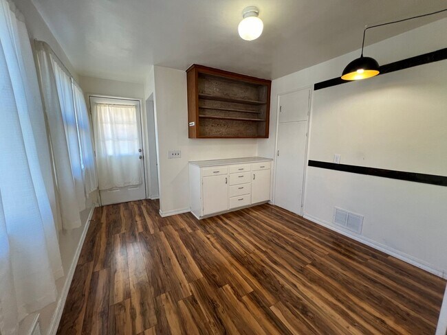 Building Photo - 3 Bed / 1.75 Bath Home for Rent in Bremert...