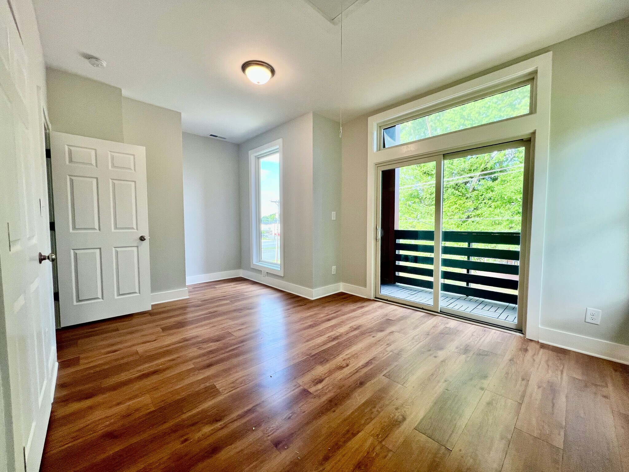 Building Photo - Room in House on S Webb St