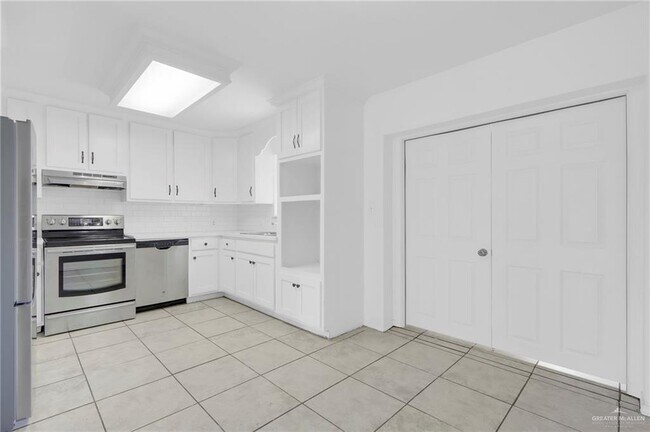 Building Photo - 23 E Helmer St