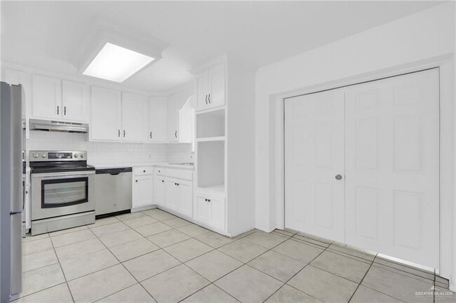 Building Photo - 23 Helmer St