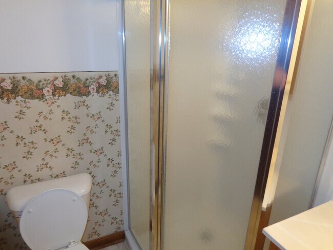 Bath/Shower - 8475 Cleveland Ave NW