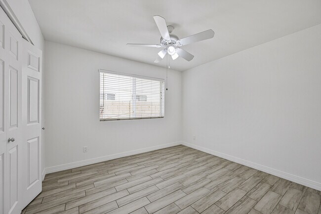 Building Photo - 4 bedroom with Pool !!