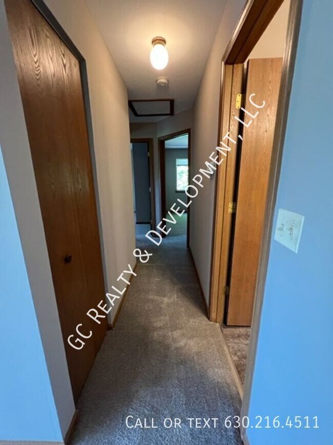 Building Photo - 737 Candleridge Ct