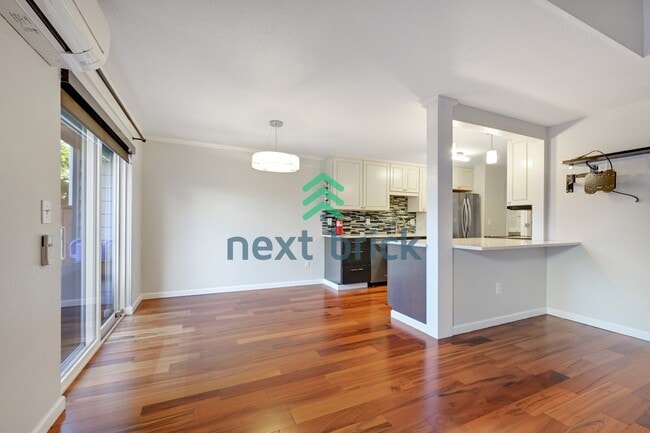 Building Photo - Charming 1.5-Bedroom Unit in Convenient Burien Location