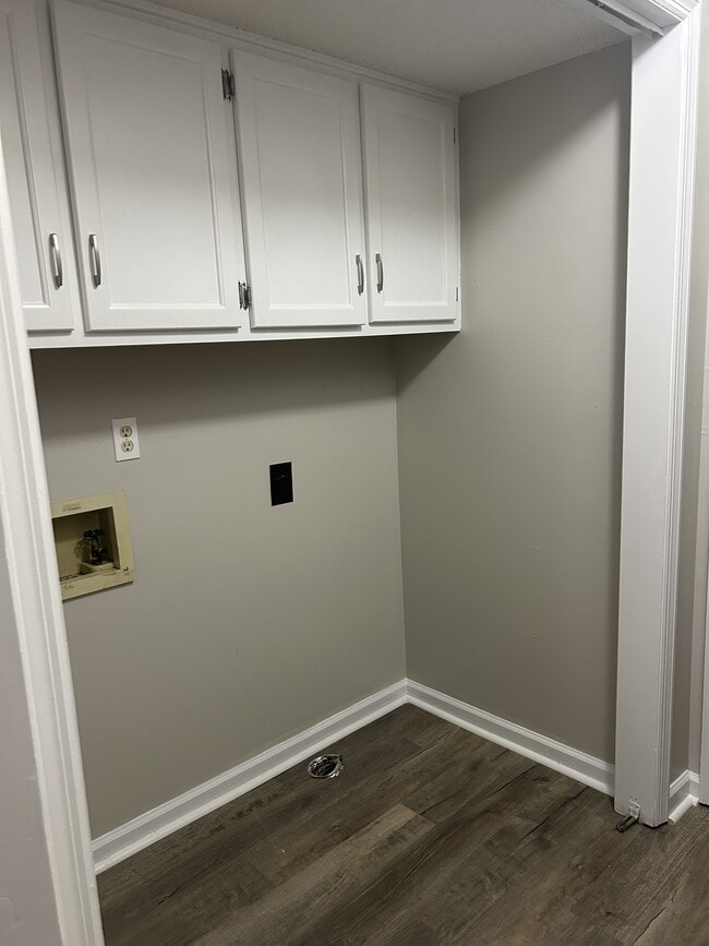 Building Photo - 246 Woodcastle Dr
