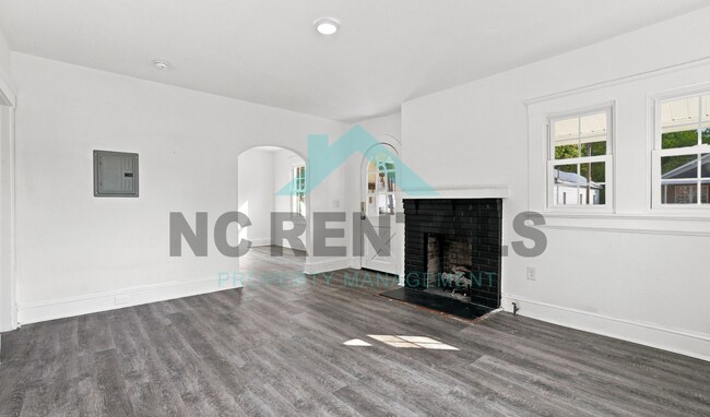 Building Photo - 1309 Carolina St E