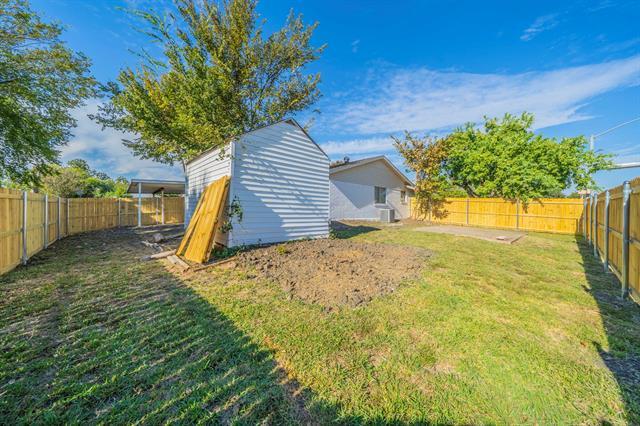 Building Photo - 802 Birchwood Dr