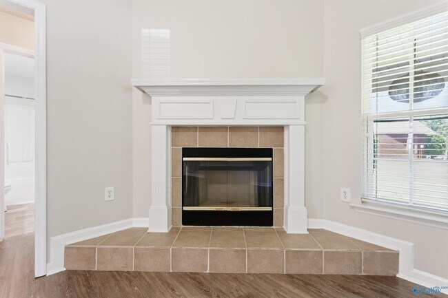 Building Photo - 226 Shadow Ct SW