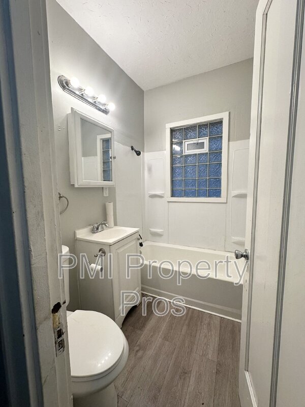 Building Photo - 2525 N 45th St