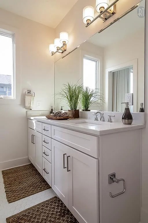 Building Photo - "Charming 3 Bed, 3 1/2 Baths Townhouse in Nashville's Desirable 37204 Neighborhood!" In The Heart...