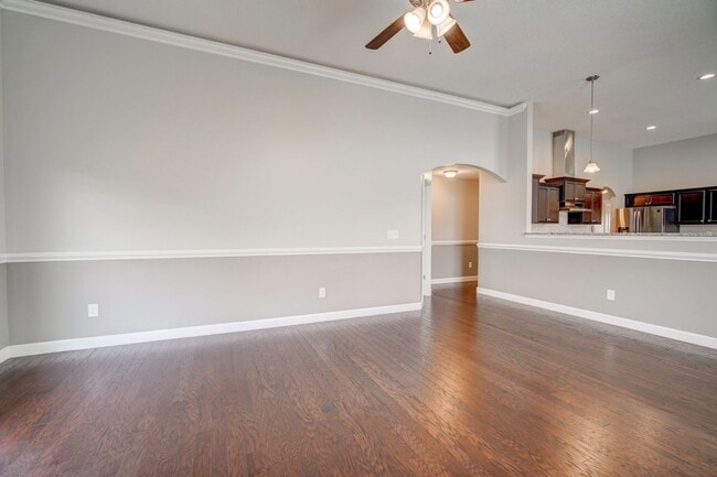 Building Photo - 732 Shelburne Ln