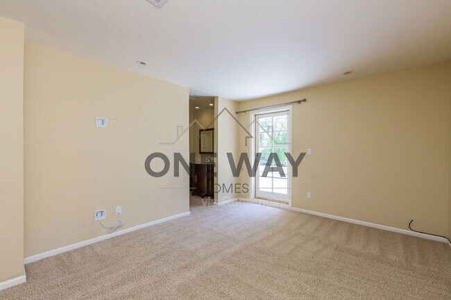 Building Photo - 49 Biltmore Estates Dr