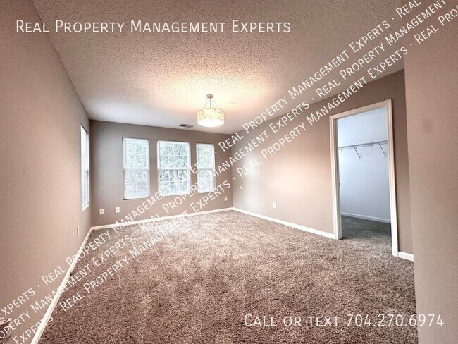 Building Photo - **MOVE IN SPECIAL!**Charming 3BR/2.5BR hom...