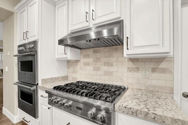 Building Photo - 12057 La Palmera Ave