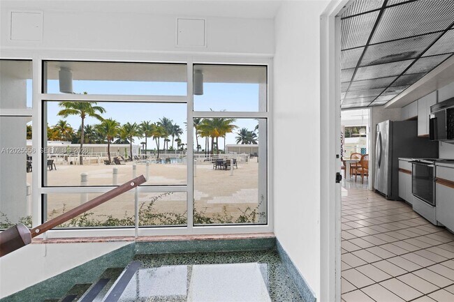 Building Photo - 4925 Collins Ave