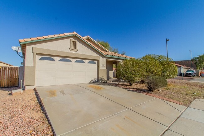 Building Photo - 8566 E Desert Ln