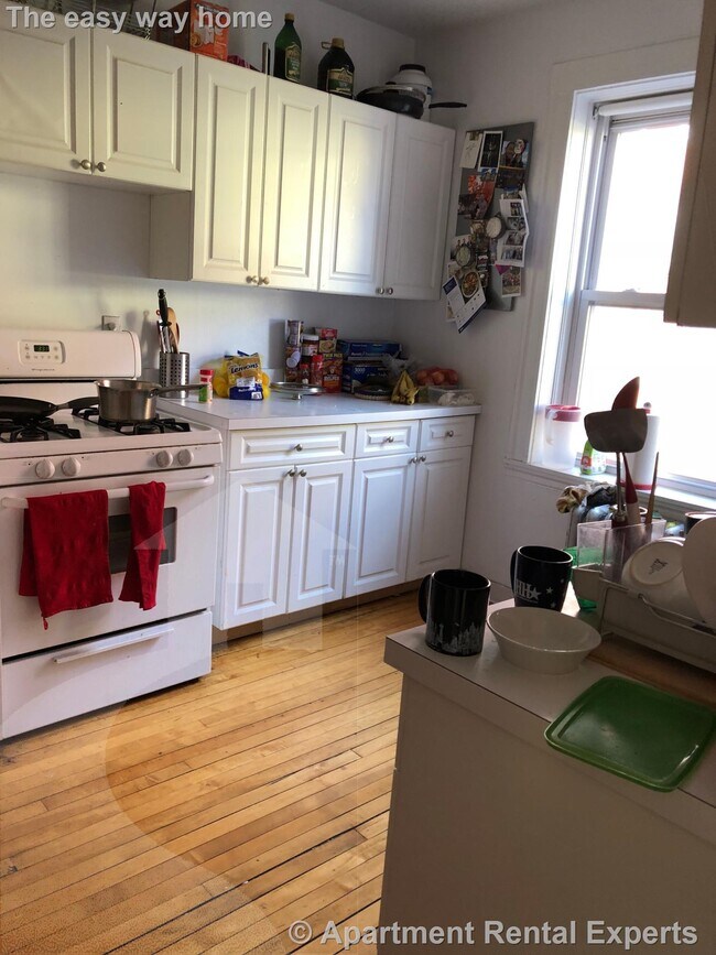 Building Photo - 14 Centre St