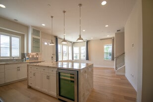Building Photo - 218 Athena Ct