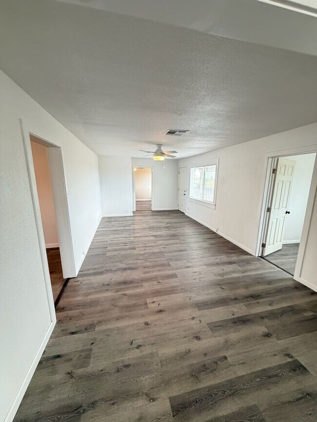 Building Photo - 4410 S Holt Rd